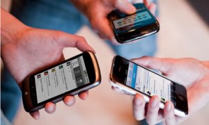 Three-smartphones-using-F-007