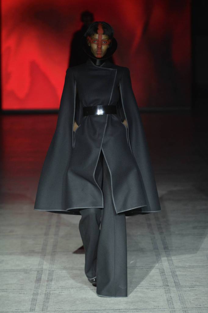 2016-Fall-Fashion-Woman-Gareth-Pugh-Collection