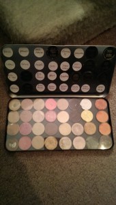My first Makeup Forever eye shadow palette with MAC eye shadow pans